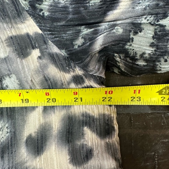 Marie Oliver Silk Haley Blouse in Jade Speckle - Size Medium - Picture 11 of 13